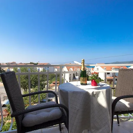 Dalmati House 3*